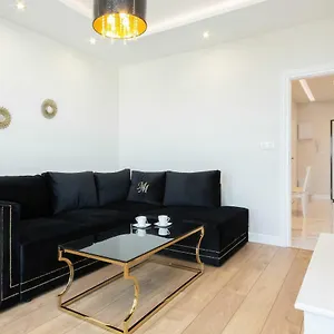 https://apartments-warsaw-aura-sky.warsawhotelspoland.com